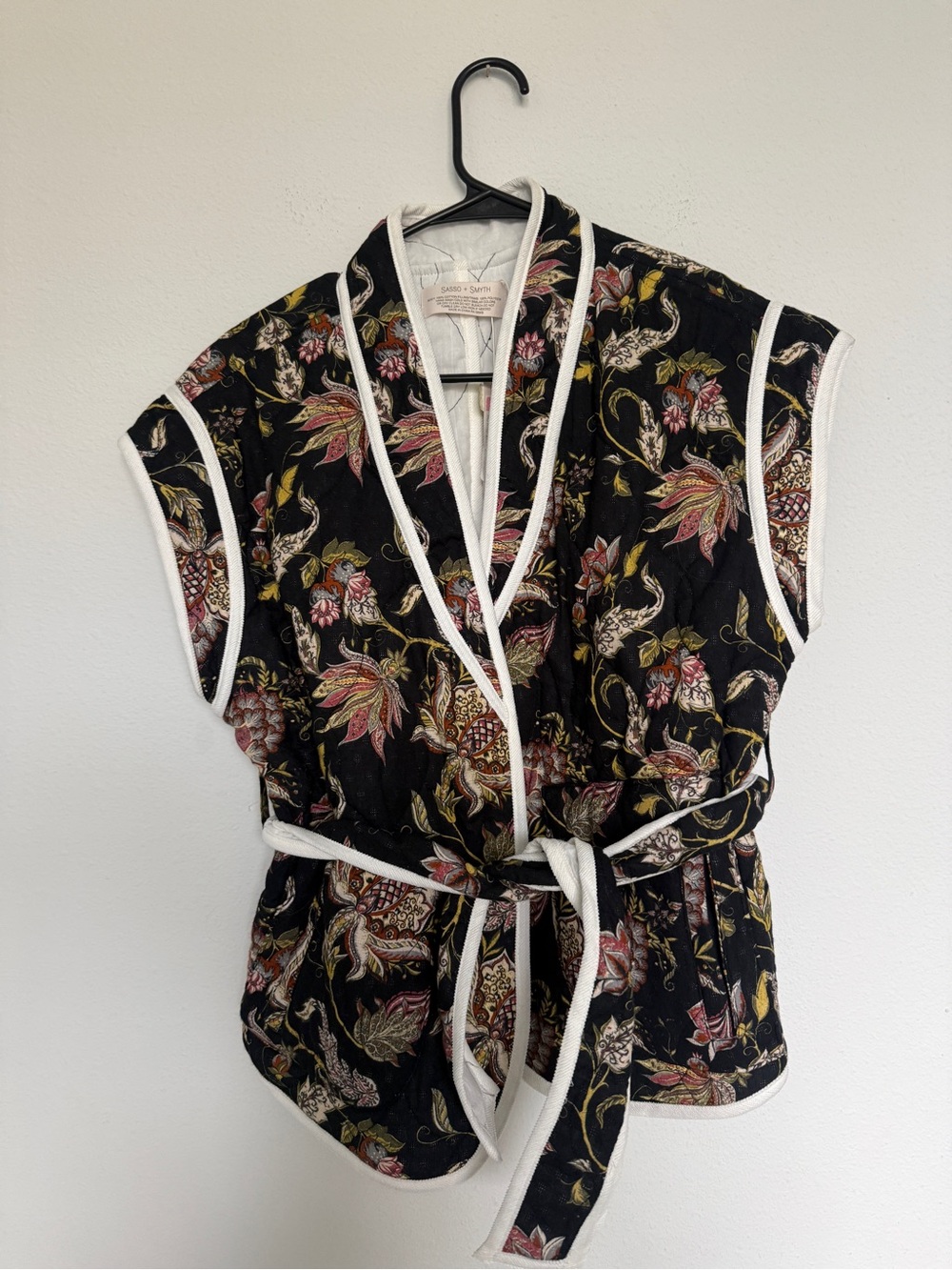 Black Floral Short Robe with White Trim - Elegant Lounge Wrap